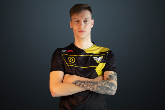 DOTA2为何能吸引万人观看蓝战非直播